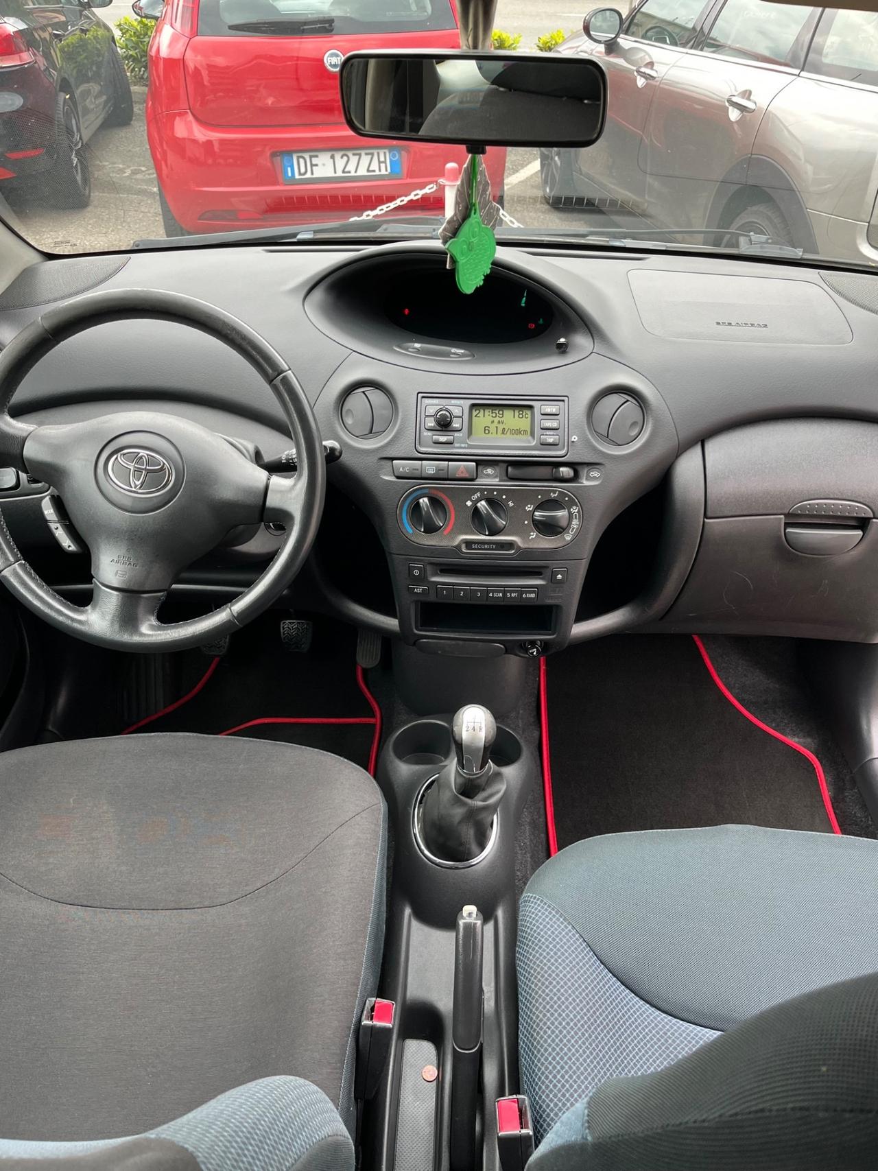 Toyota Yaris 1.0i