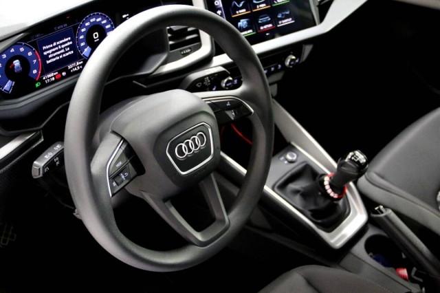 Audi A1 25 1.0 tfsi Identity Black s-tronic