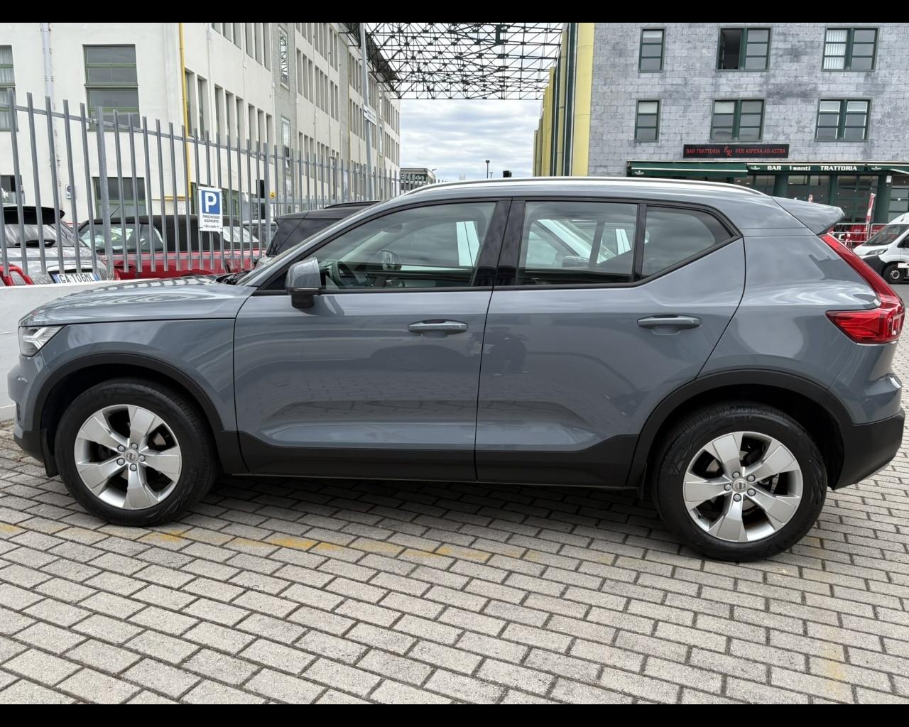 VOLVO XC40 (2017-->) - XC40 T2 Momentum Core
