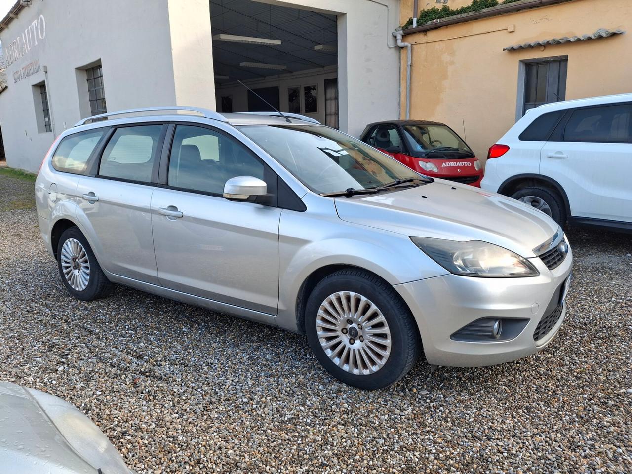 Ford Focus 2.0 (145CV) 5p. Bz.- GPL . Titanium.