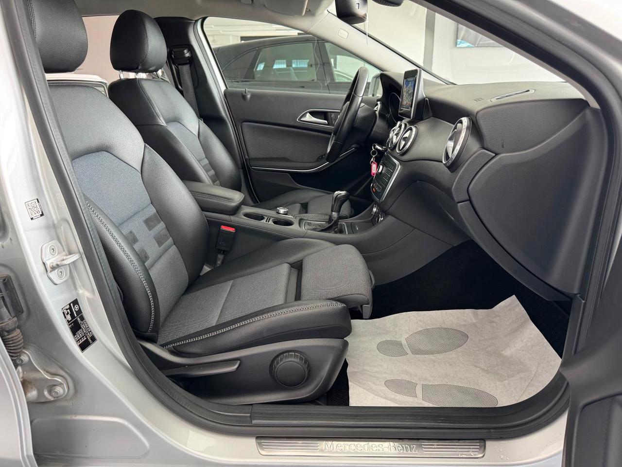 Mercedes-Benz GLA 200 d Sport Navi Pelle Pdc Retrocamera Uniprop