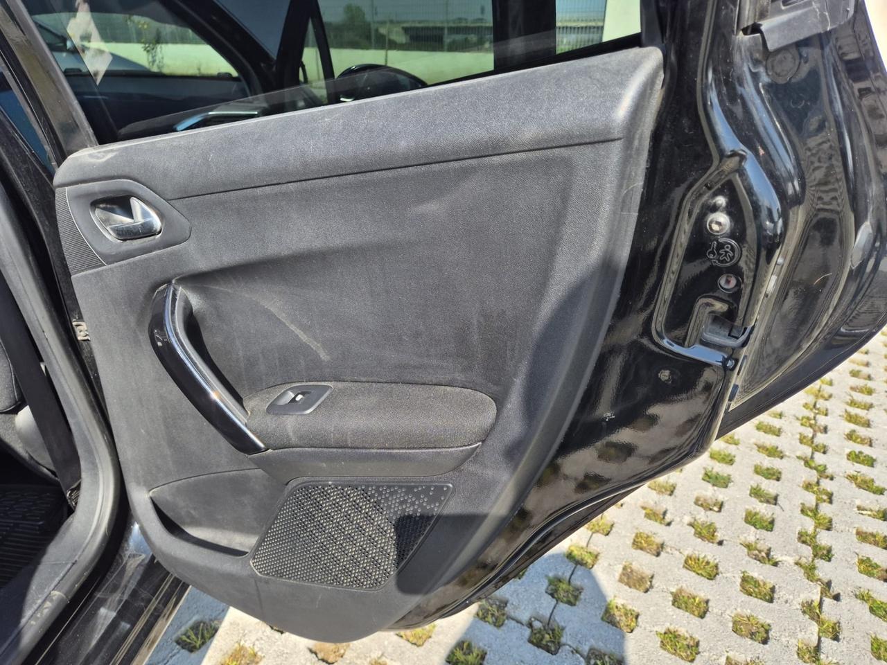 Peugeot 208 BlueHDi 100 5 porte Allure