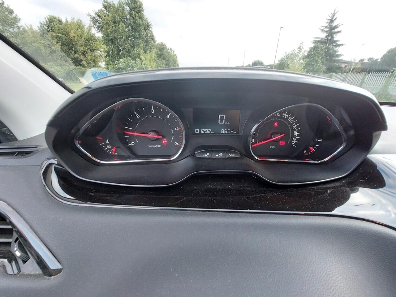 Peugeot 208 1.4 HDi 68 CV 5 porte Allure