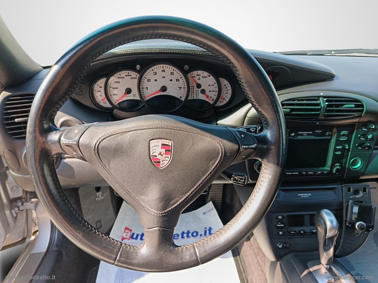PORSCHE 996 Carrera 4 Coupé