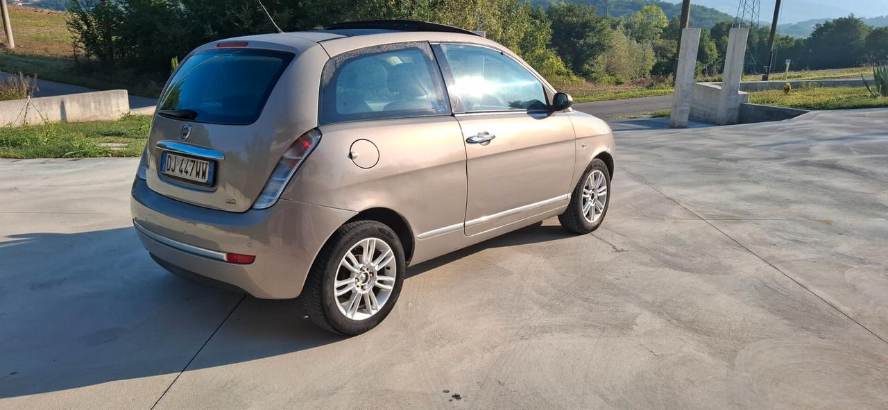 Lancia Ypsilon 1.3 MJT 90 CV Platino automatica