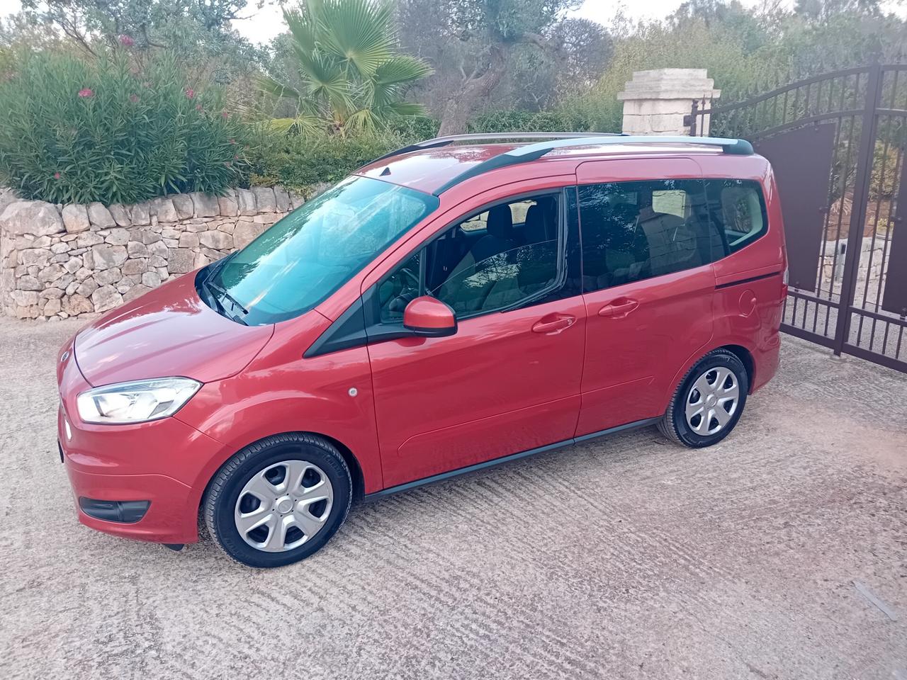 Ford Tourneo Courier 1.0 EcoBoost 100 CV Titanium