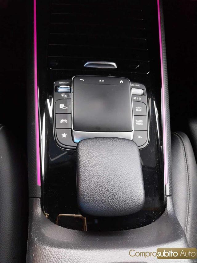 MERCEDES-BENZ GLB 180 D Automatic Premium