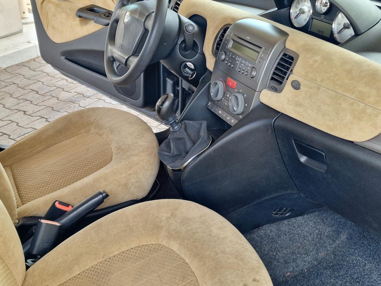 Lancia Ypsilon 1.2 16V Platino