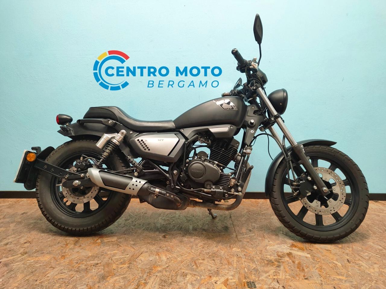 Keeway K-Light 125: personalità e maneggevolezza