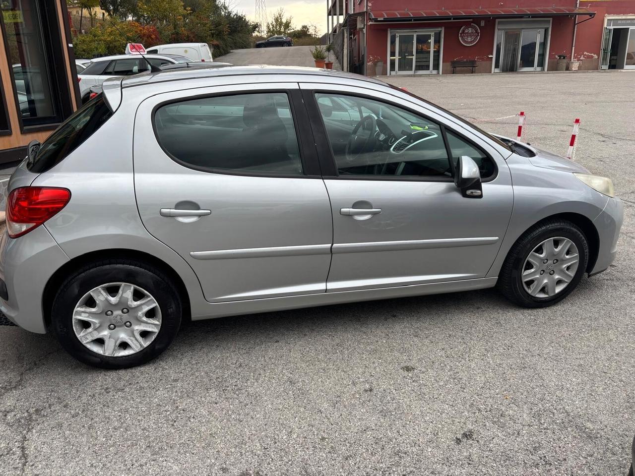 Peugeot 207 1.4 HDi 70CV 5p. Active