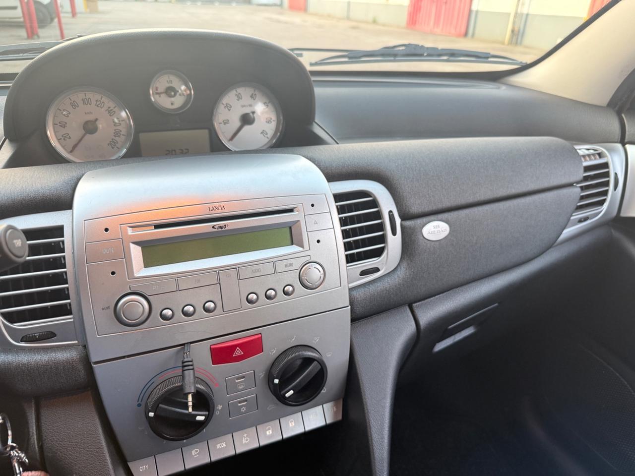 Lancia Ypsilon 1.2 69 CV 5 porte S&S Silver