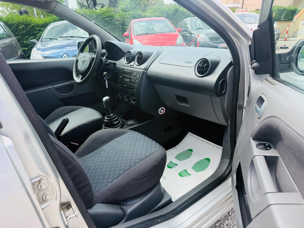 Ford Fiesta 1.4 16V 5p. Ghia