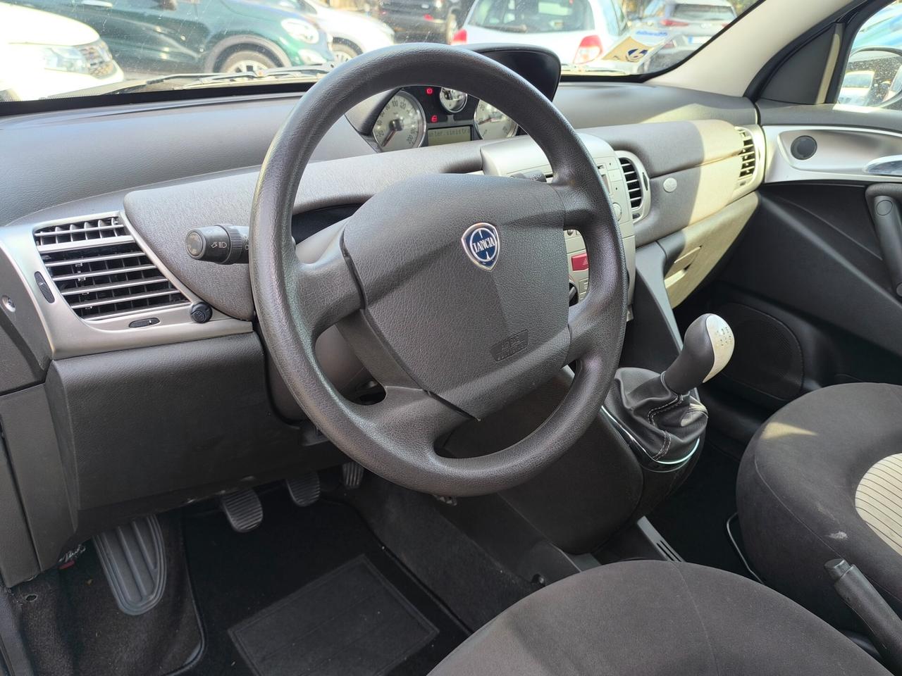 Lancia Ypsilon 1.3 MJT 75 CV Argento