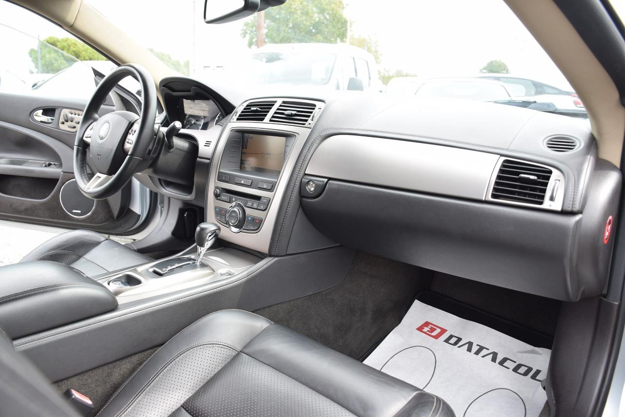 Jaguar XK 4.2 V8 Coupé AUTOM. - CERTIFICATA TAGLIANDATA NAVI CRUISE SENSORI PELLE