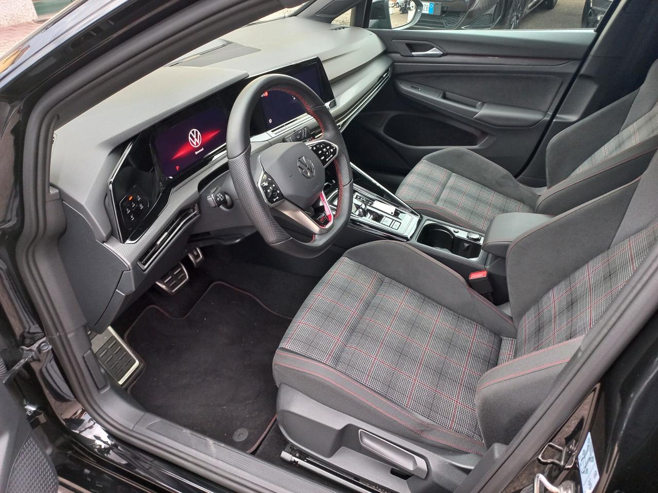 Volkswagen Golf GTI 2.0 TSI DSG