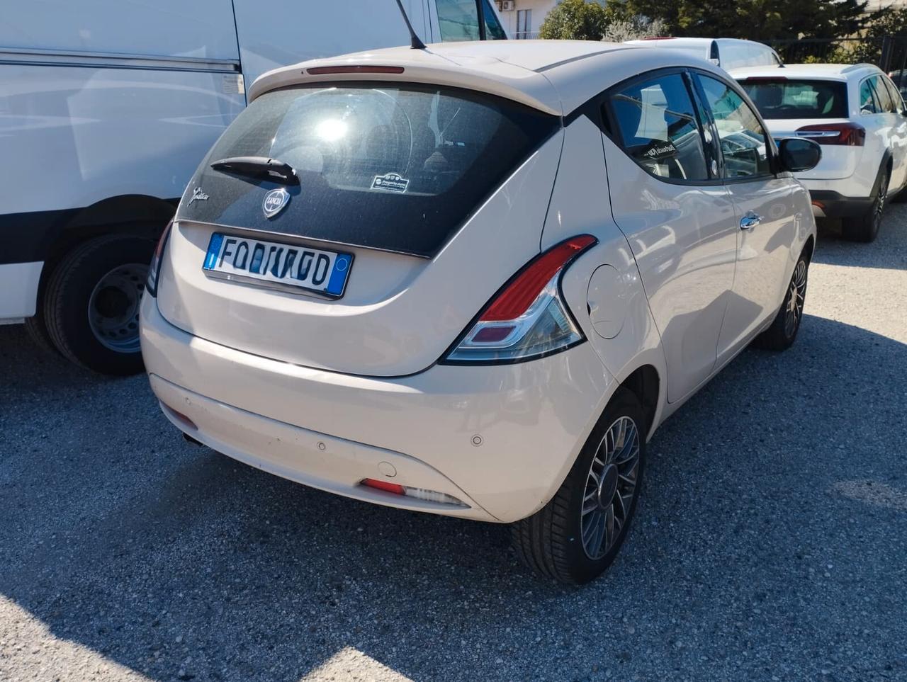 Lancia Ypsilon 1.2 69 CV 5 porte GPL Ecochic Silver