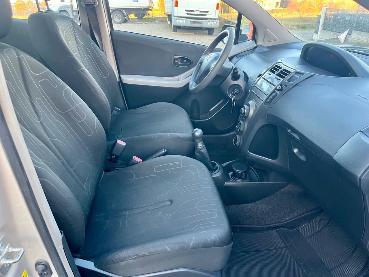 Toyota Yaris 1.0benz 2010 128.000km perfetta per neopatentati