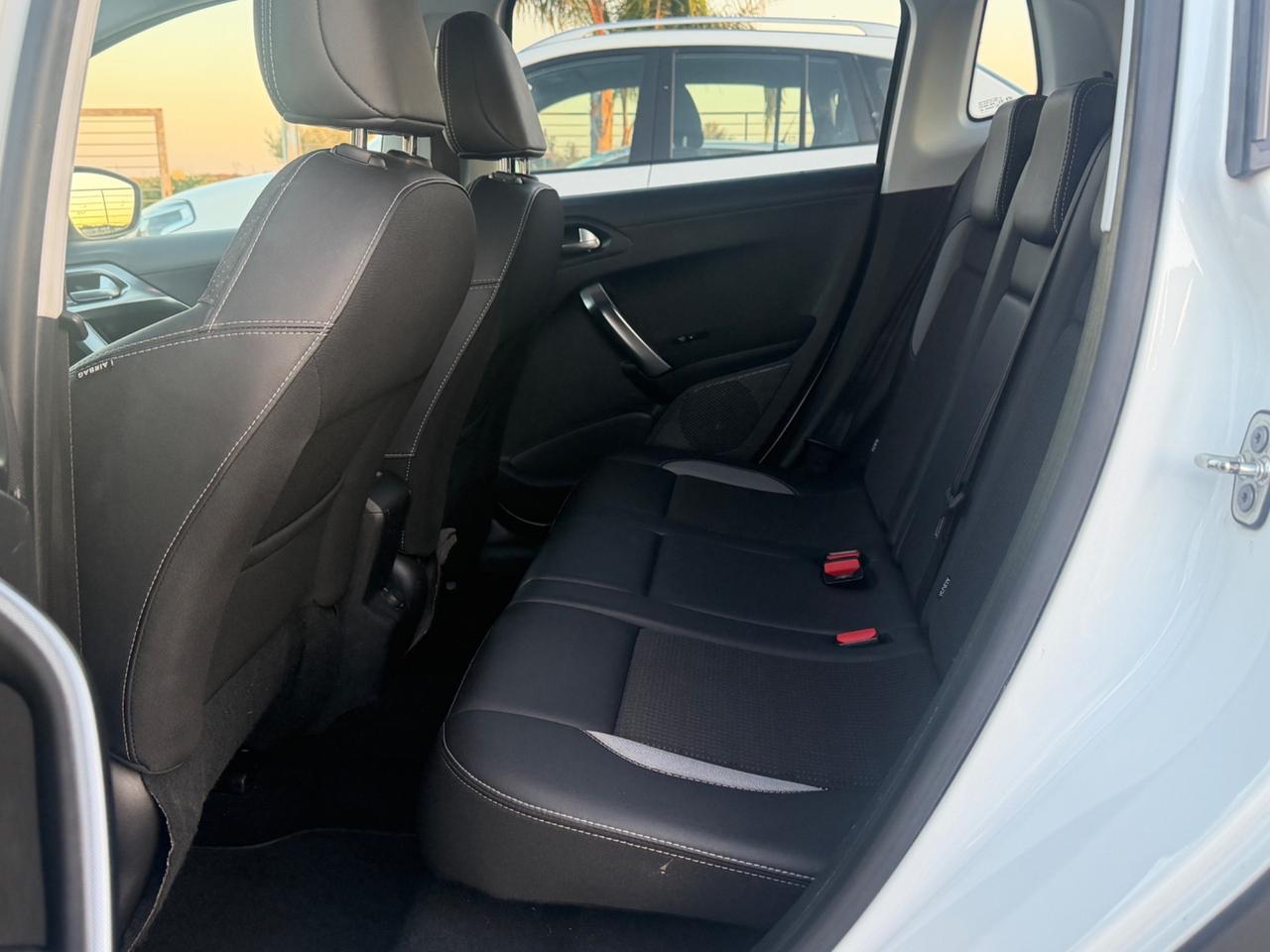 Peugeot 2008 BlueHDi 120 S&S Black Matt