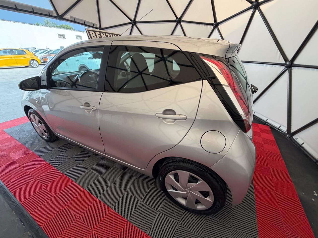 Toyota Aygo 1.0 VVT-i 69 CV 5 porte x-wave