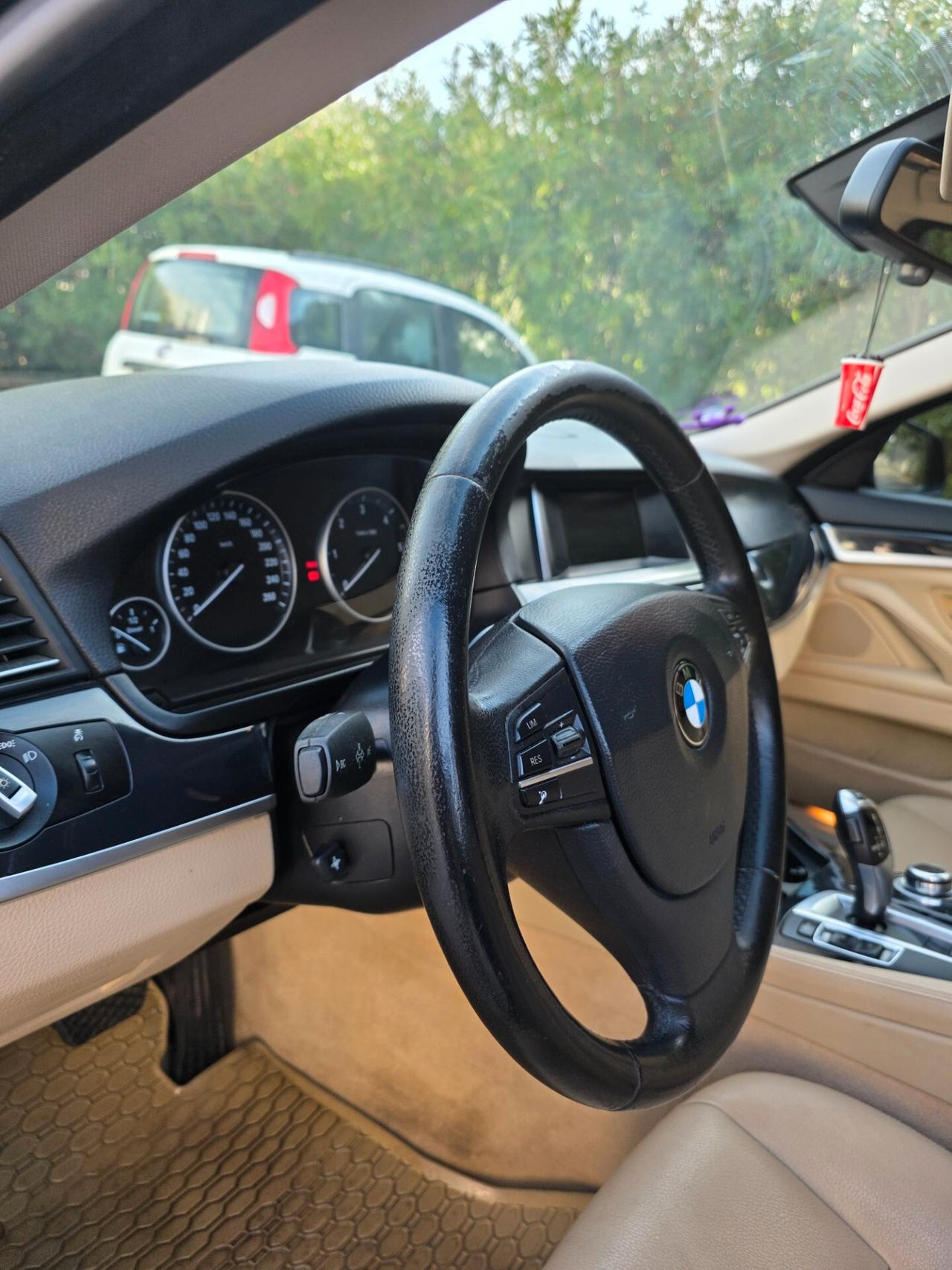 Bmw 520 M sport 2.0 disel 179000 km anno 2015 in perfetto stato tagliando appena eseguito bollo paga