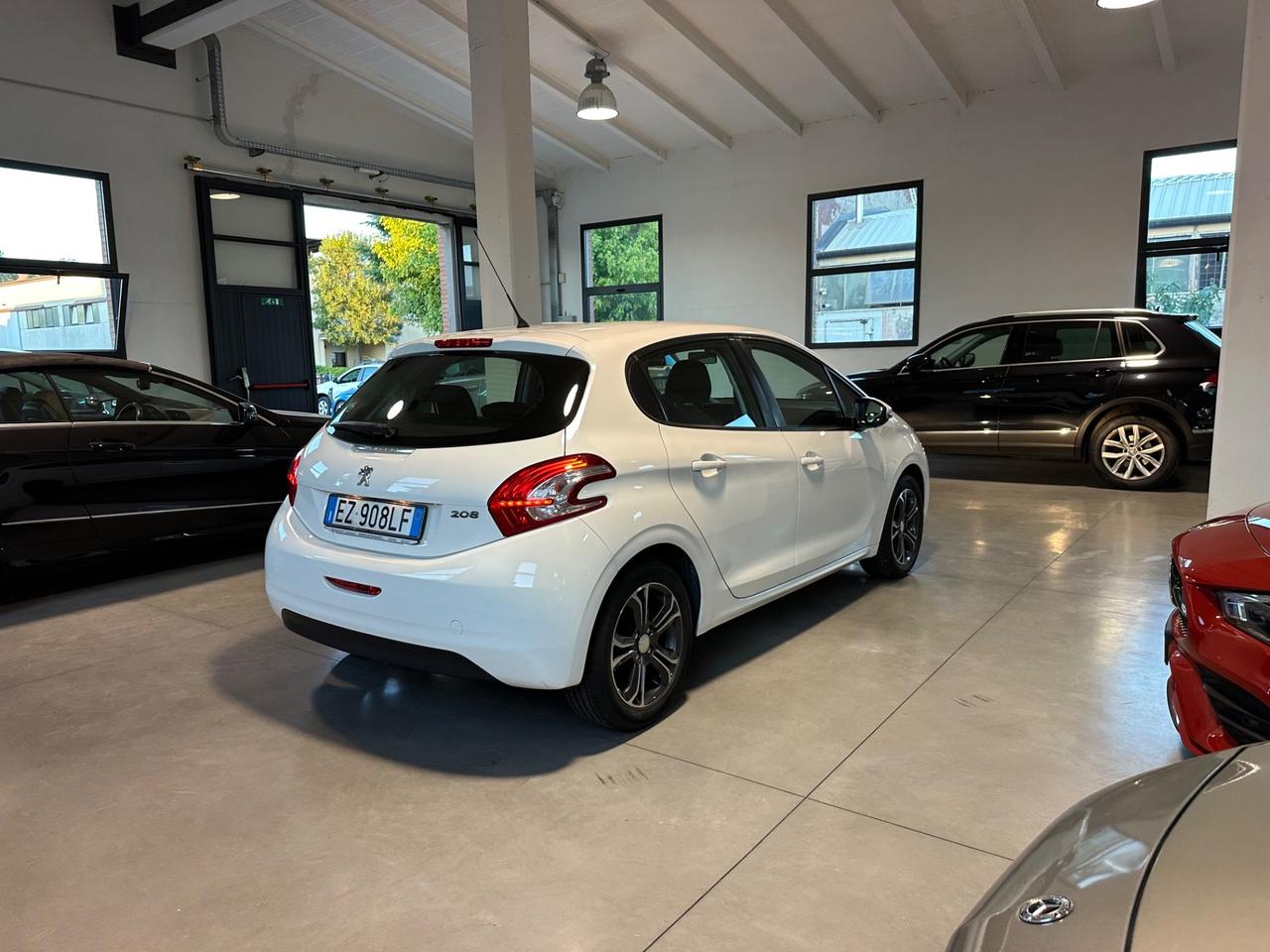 Peugeot 208 1.4 HDi 68 CV 5 porte Allure