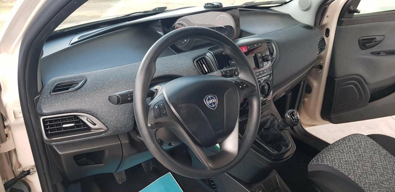 Lancia Ypsilon 1.2 69 CV 5 porte Unyca