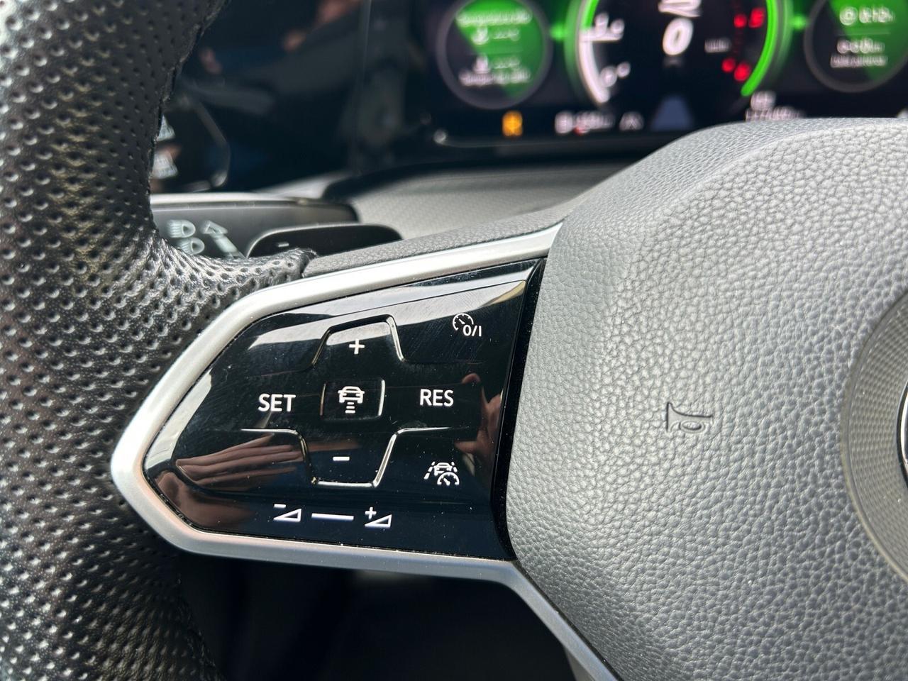 Volkswagen Golf 2.0 TDI 150 CV DSG SCR R-Line