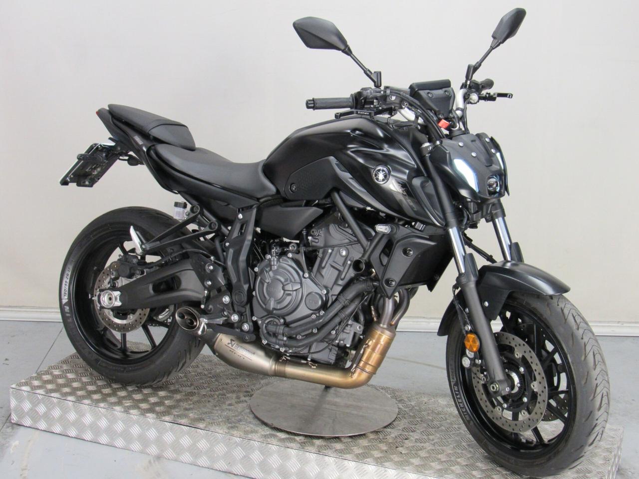 Yamaha MT-07 ABS 35 KW PATENTE A2 AKRAPOVIC
