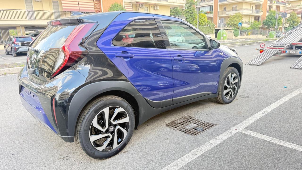 Toyota Aygo X 1.0 VVT-i 72 CV 5 porte Lounge Air S-CVT LED NAVI KAMERA CAR PLAY PDC CERCHI 16 BLUETOOTH