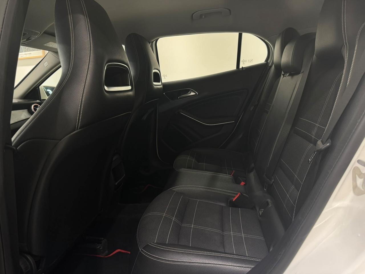 MERCEDES-BENZ GLA 200 d Automatic Premium – Soli 107.000 km – Pedane Off-Road
