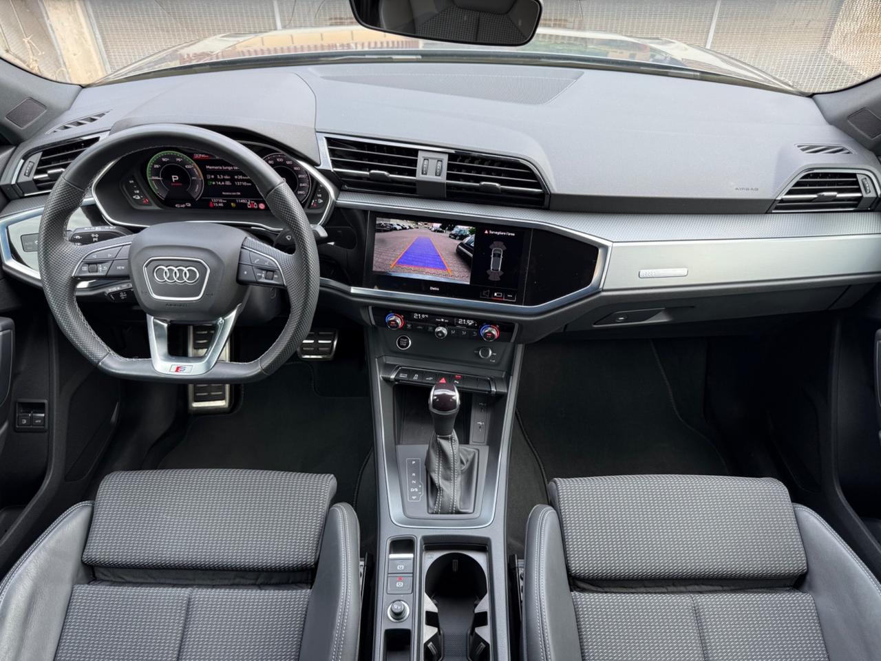 Audi Q3 Sportback 45 TFSI e S tronic Identity Black