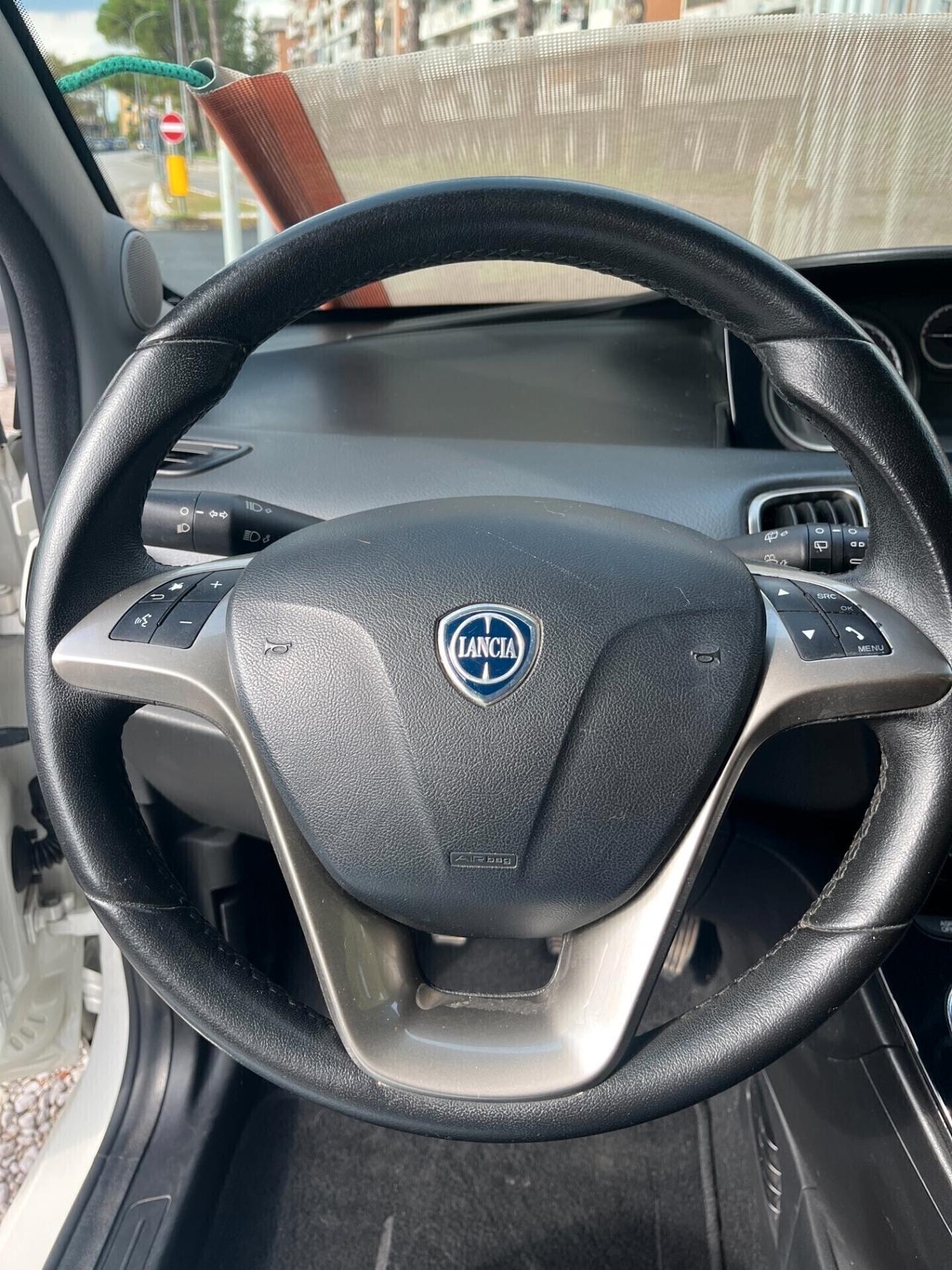 LANCIA YPSILON 1300 M-JET 95 CV KM CERTIFICATI UNICO PROPRIETARIO