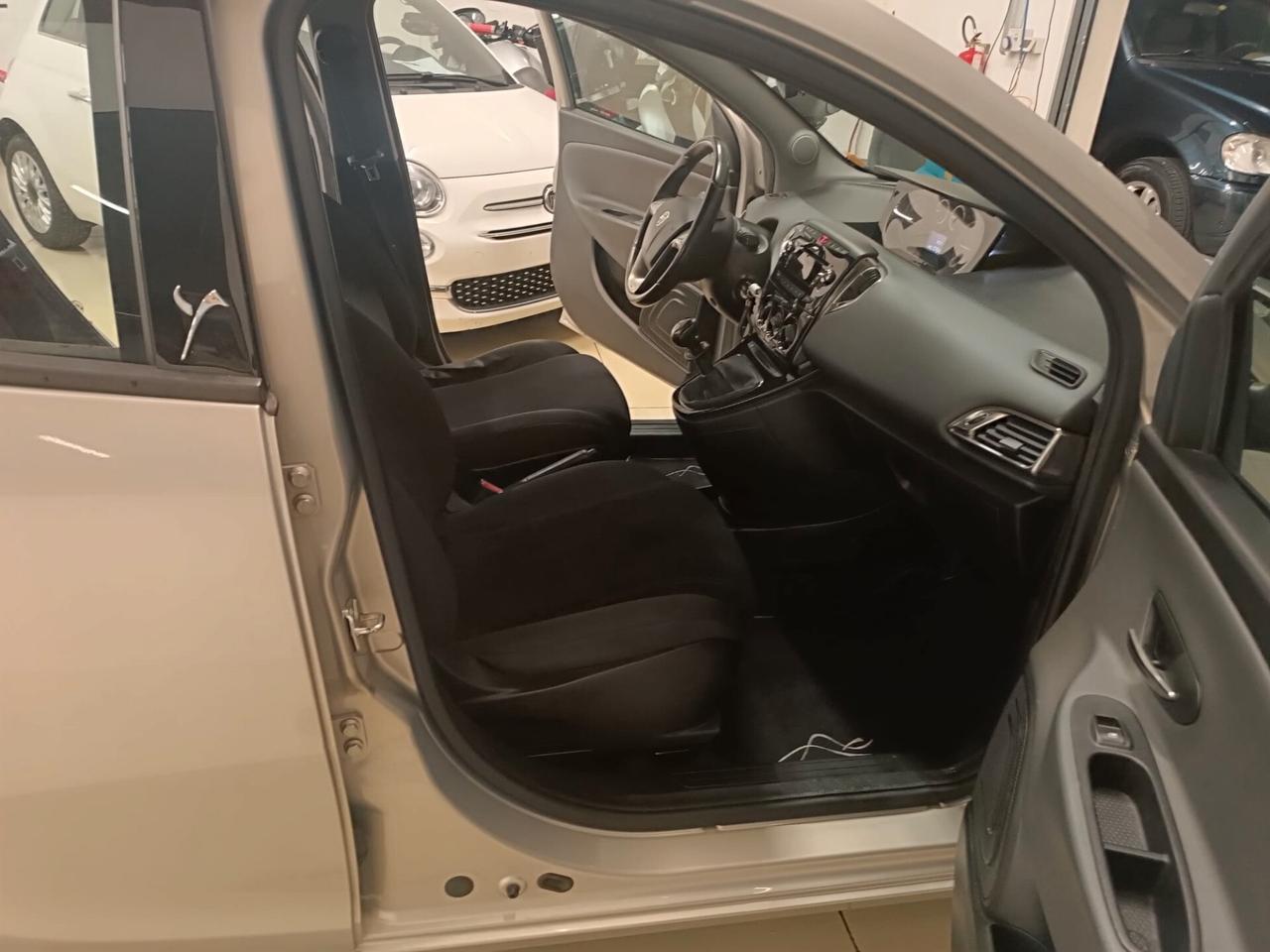 Lancia Ypsilon 1.2 69 CV 5 porte Gold