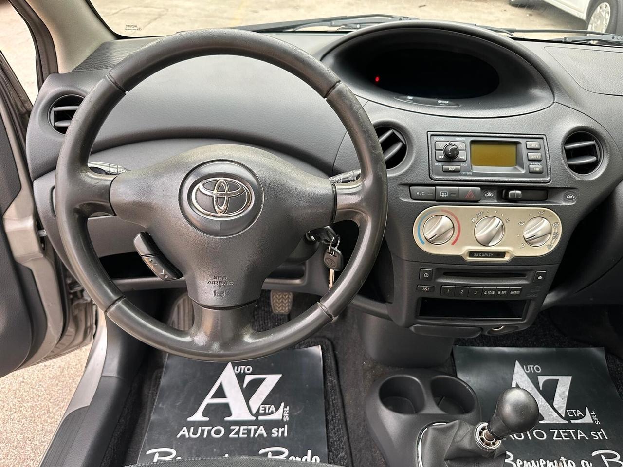 Toyota Yaris 1.3i 16V cat 5 porte Sol