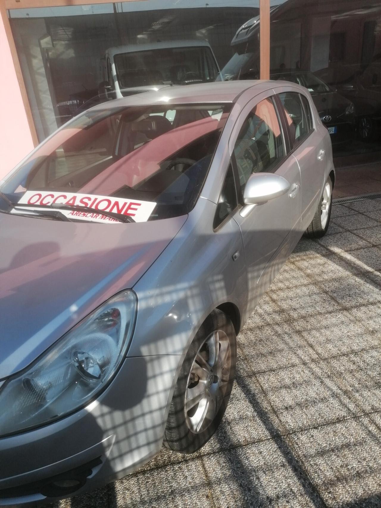 Opel Corsa 1.4 16V 5 porte Cosmo