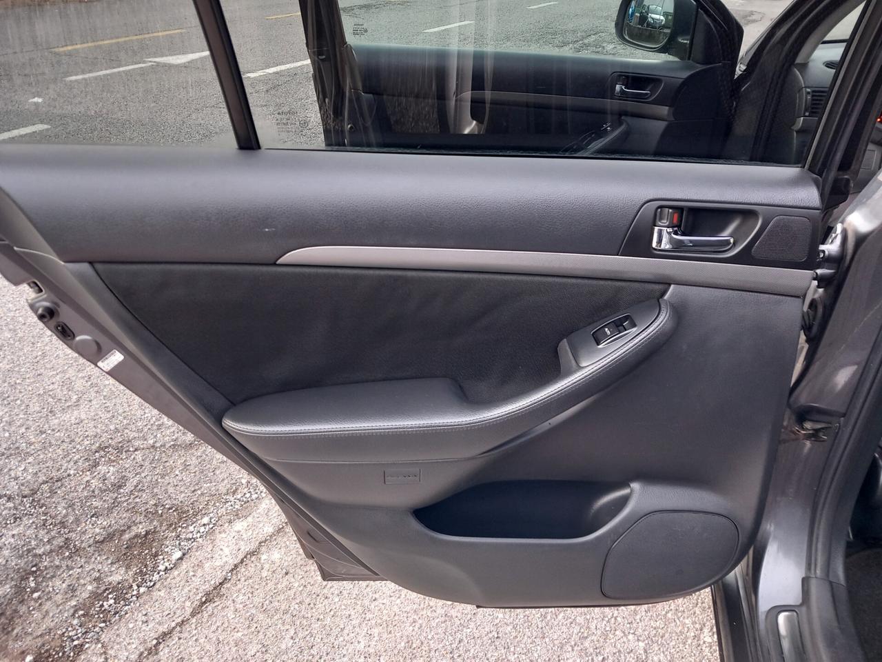 Toyota Avensis SW 2.2 D-4D KM 113000!!!