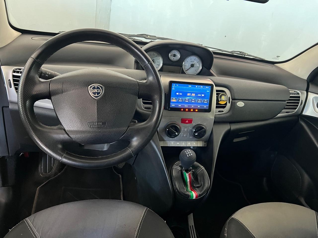 Lancia Ypsilon 1.3 MJT 75 CV MomoDesign