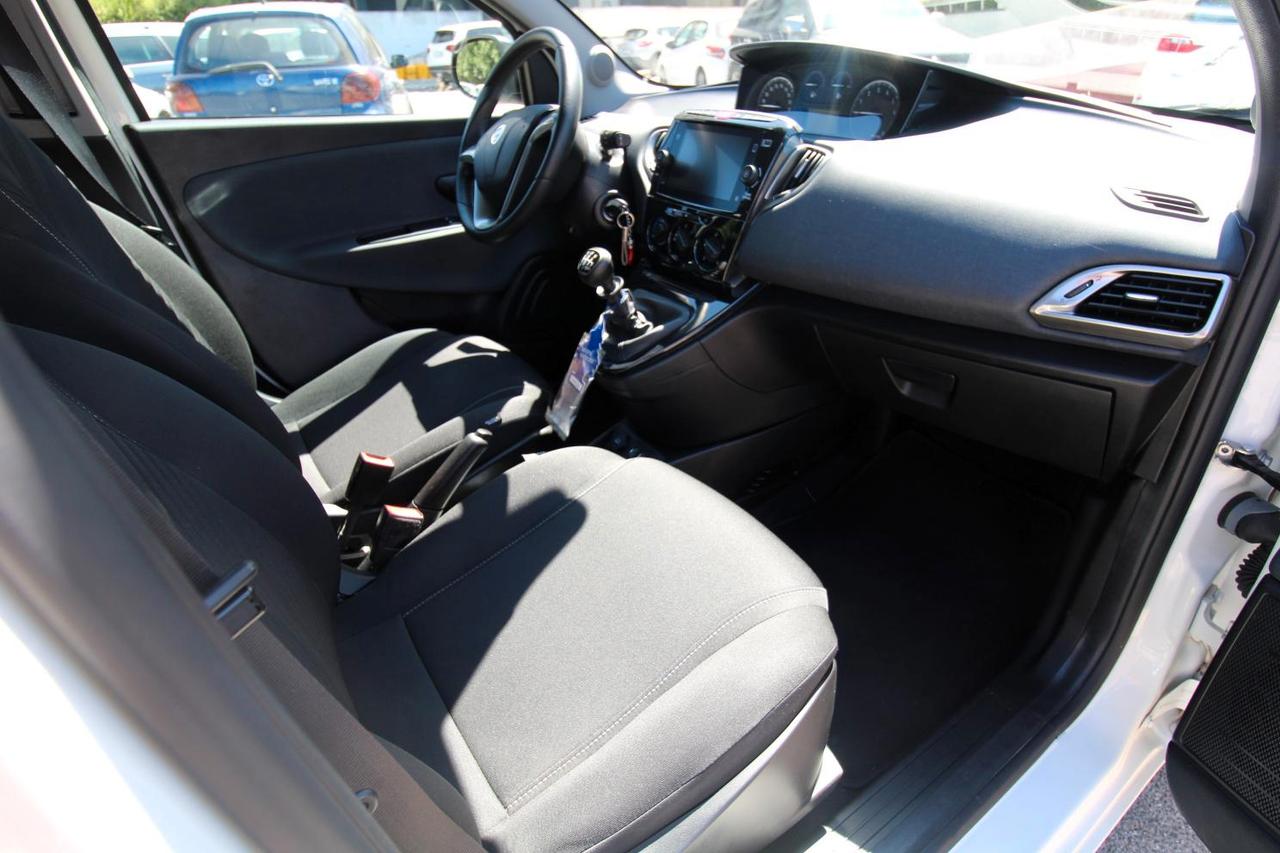 Lancia Ypsilon 1.0 FireFly 5 porte S&S Hybrid Alberta Ferretti