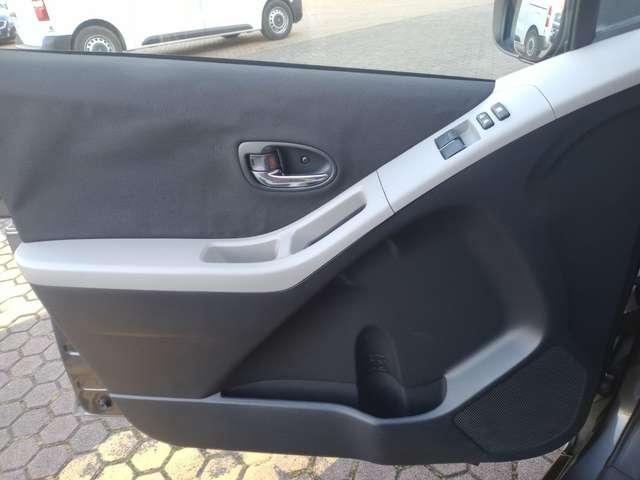 Toyota Yaris Yaris II 2005 5p 1.3 dual Sol my10