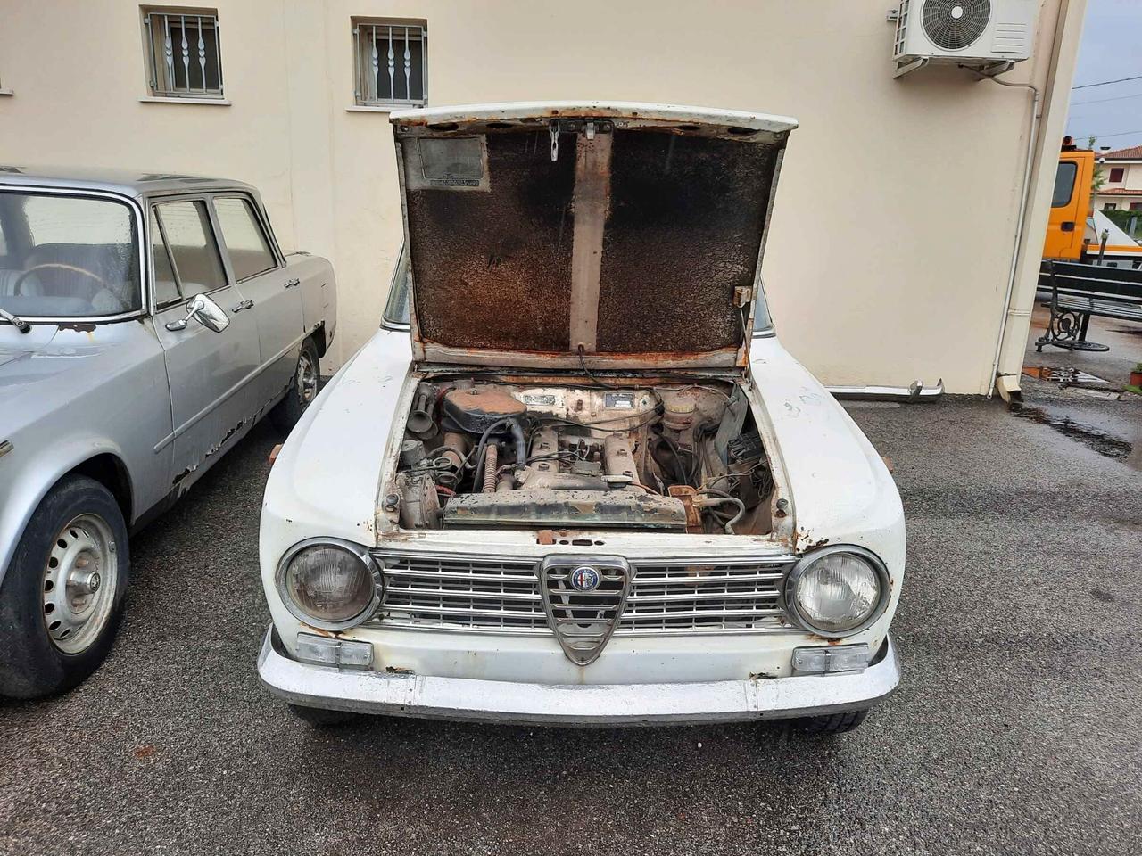 Alfa Romeo Giulia 1300 Berlina del 1966