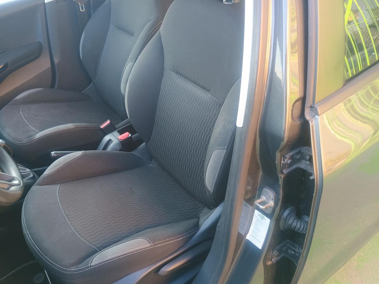 PEUGEOT 208 NEOPATENTATI