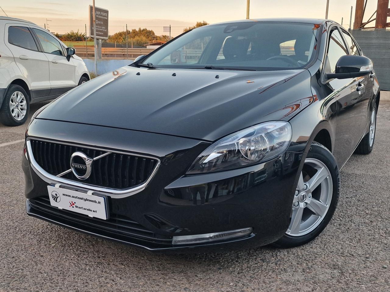 Volvo V40 D2 Kinetic 120CV - 2017