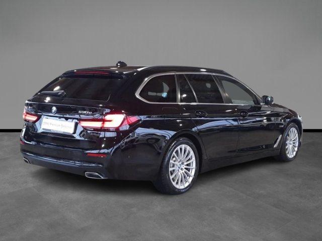 BMW 530 e xDrive Touring Business Aut. + Tetto apr.