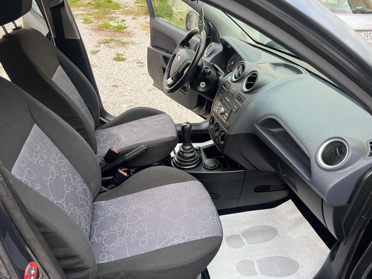 Ford Fiesta 1.2 16V 5p. Ghia