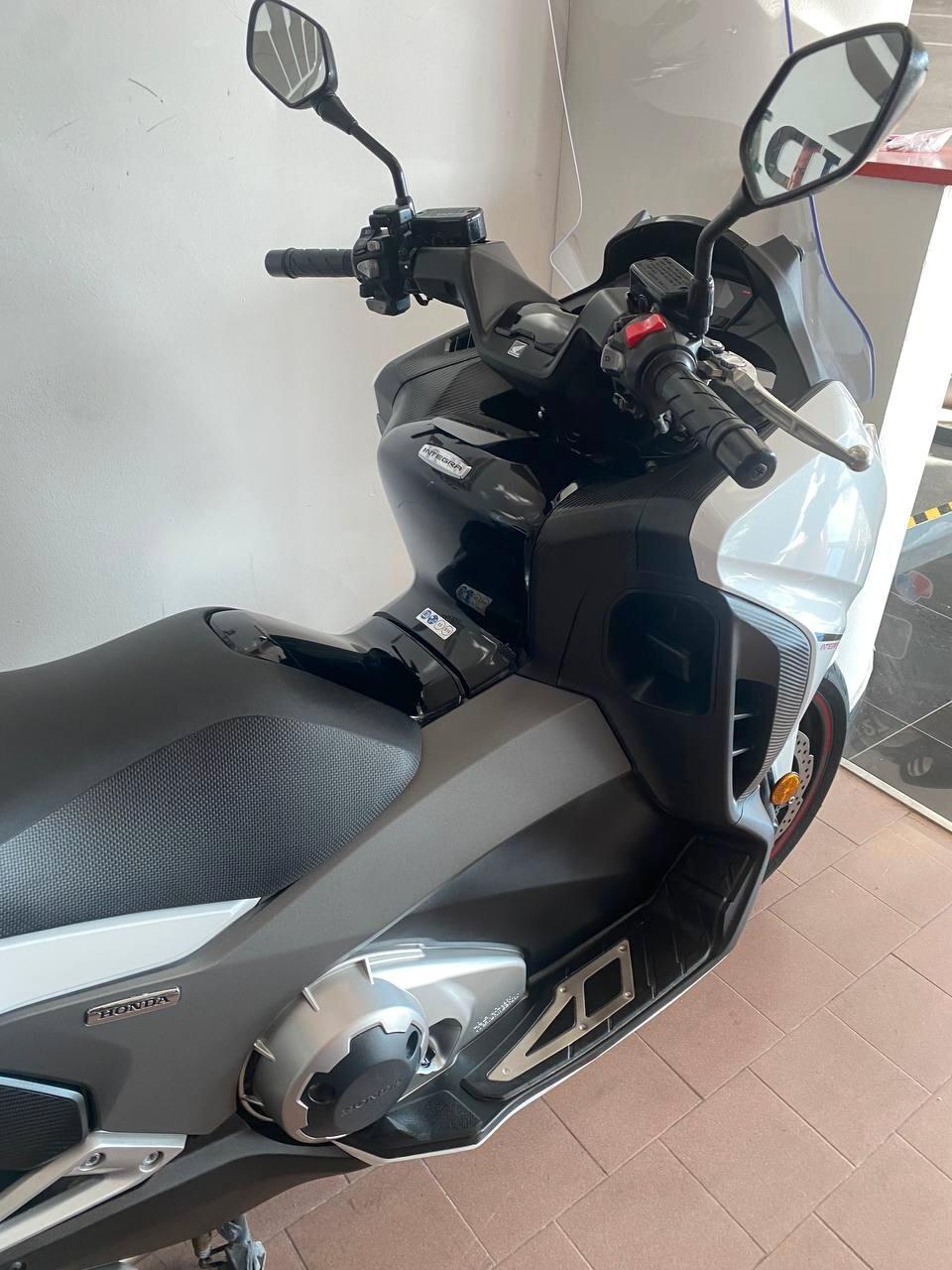 Honda Integra 750 s