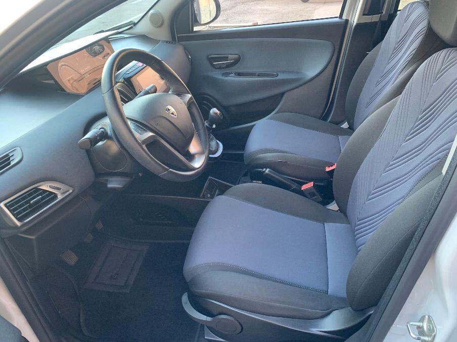 Lancia Ypsilon 1.0 FireFly 5 porte S&S Hybrid Ecochic Gold