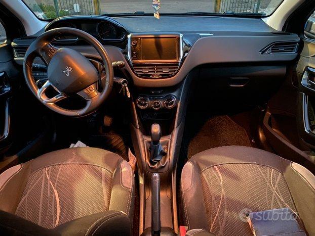 Peugeot 208 208