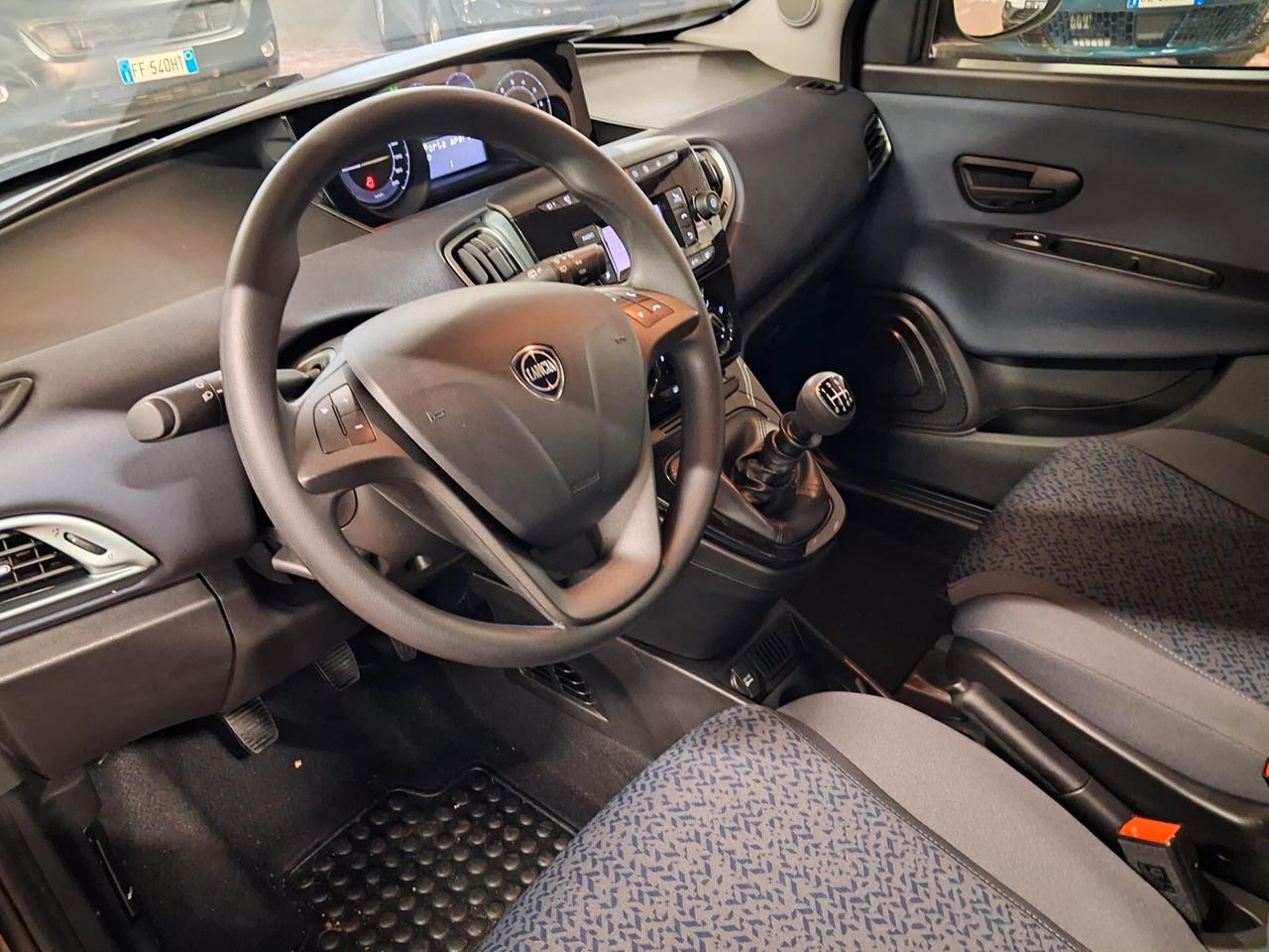 Lancia Ypsilon 1.0 FireFly 5 porte S&S Hybrid Silver