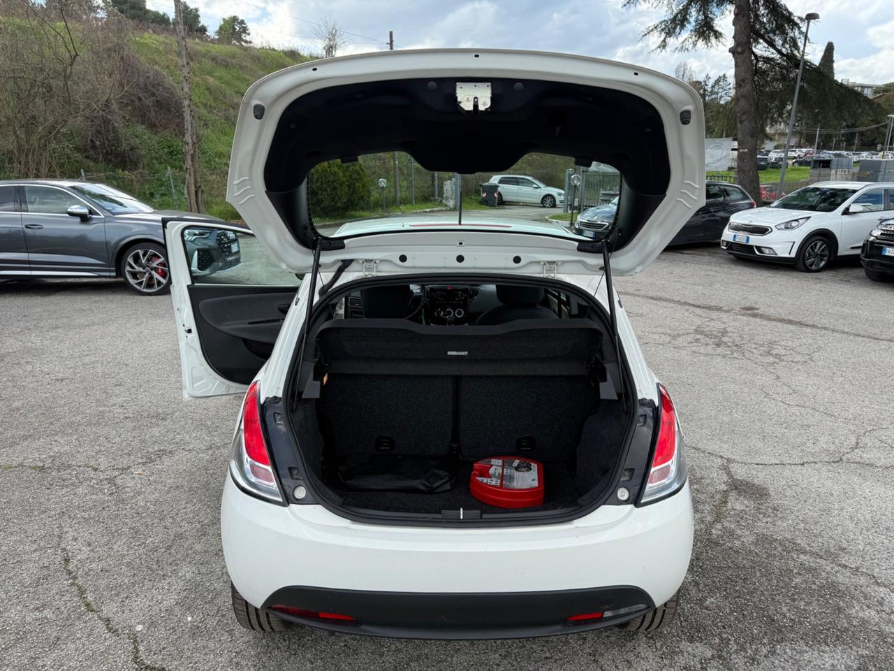 Lancia Ypsilon 1.0 FireFly 5 porte S&S Hybrid Ecochic Silver