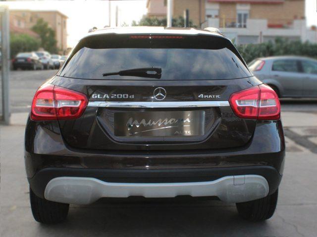 MERCEDES-BENZ GLA 200 d Automatic 4Matic Sport